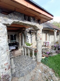 Štýlový dom v obci s výbornou občianskou vybavenosťou - 2