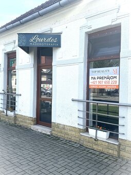 Obchodné - kancelárske priestory priamo v centre mesta Sereď - 2