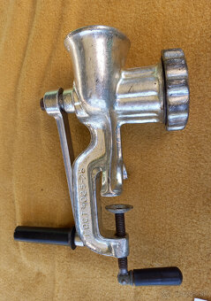 Mlynček na mäso - 2