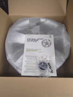 Alu 5 x 112 R 17 originál ŠKODA + 215/55 17 zimné PIRELLI. - 2