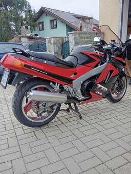 Predám motocykel Kawasaki zzr1100 - 2