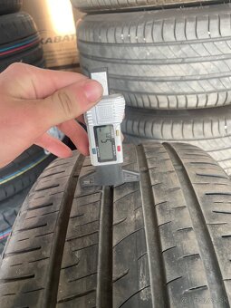 225/40R18 - 2