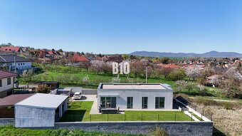 Moderná novostavba s pozemokom 673 m2 v Golianove - nízke me - 2
