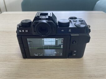 Digitálny fotoaparát Fujifilm X-S10 + 15–45 mm objektív - 2