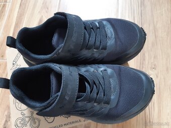 Detske Skechers tenisky vel. 28 - 2