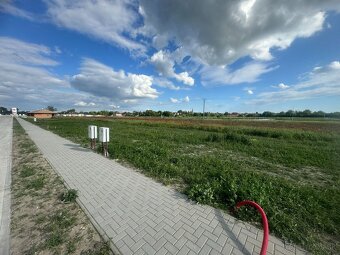 Stavebný pozemok iba 1km od Dun. Stredy-ČP 2284/7 - 2