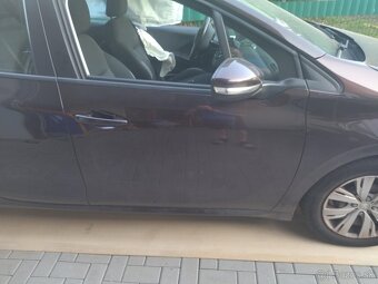 Peugeot 208 - 2