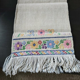 Ozdobné uteráky vyšité na konopnom plátne - 2