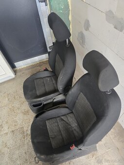 Vyhrievané sedadlá. - 2