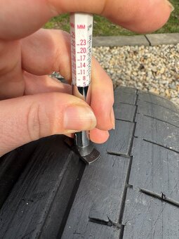 225/35 R19 continental - 2