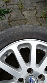Volvo disky z ľahkej zliatiny obuté na zimných pneumatikách - 2