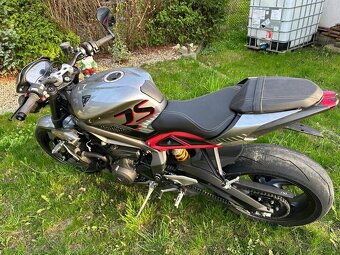 Triumph speed triple 765rs - 2