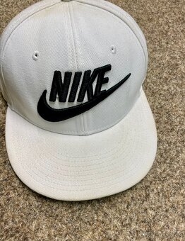Šiltovky Nike a New Era - 2