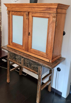 Starožitná malá skriňa - 2