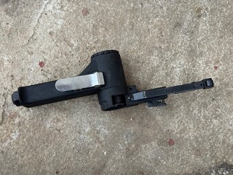 Predam nepoužitu Pásová brúska na stlačený vzduch BGS - 2