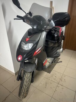 Aprília SR 125 motard (2015) - 2