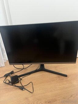 Monitor Samsung UR55 4K - 2
