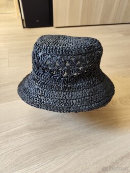 Čierny dámsky klobúk - 2