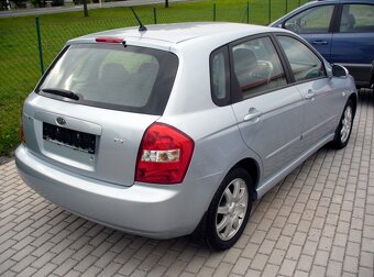 Predám auto Kia Cerato - porucha, treba ju opraviť - 2