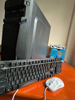 Predám stolný herný počítač + príslušenstvo – LCD monitor - 2