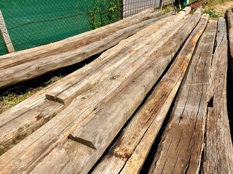 Staré dubové hranoly a trámy - ručne kresané - 2