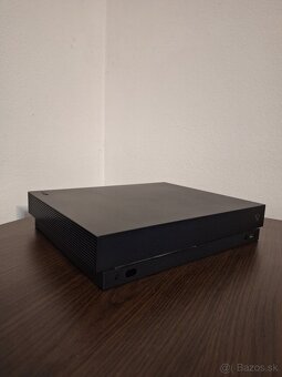 Xbox One X - 2