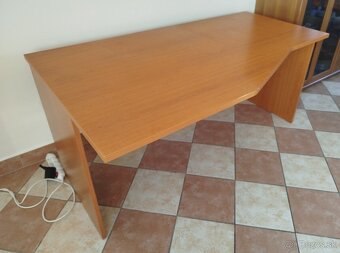 Kancelarsky pisaci stol - 2