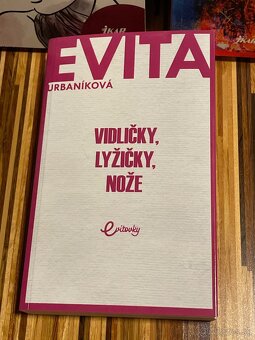 3 x damske citanie, cena spolu - 2