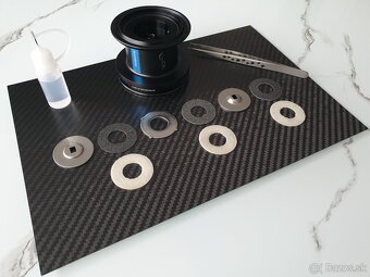 Karbonove podlozky Shimano. - 2