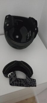 Prilba a okuliare - 2