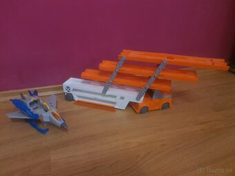 Hot Wheels lietadlo a nákladiak - 2