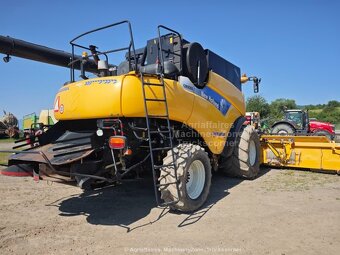 Predám kombajn New Holland CR 9080, rok výroby 2011, - 2