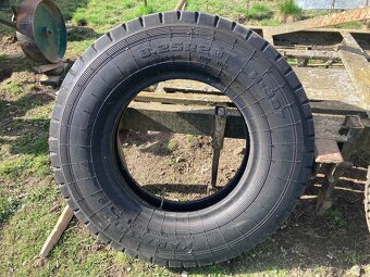 Pneumatiky 8,25 R20 - 2