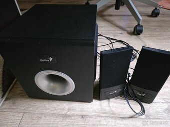 Reproduktory k pocitacu Genius plne funkcne. - 2