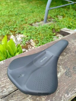 Nove "Specialized Bridge Comp with Mimic" sedlo - 2