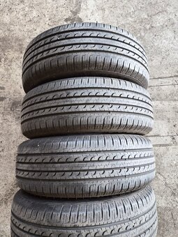 Predam 4ks letne pneu 215 60 17 - 2