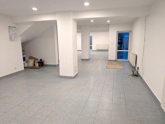 PRENÁJOM- Obchodný, firemný priestor s parkovaním - 2