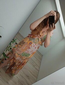 Nádherné žiarivé žlté šaty - 2