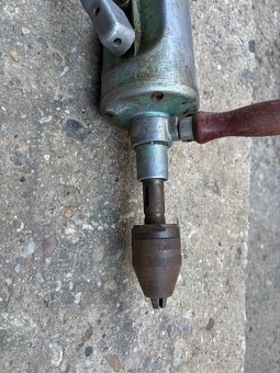 Stará retro rucna vŕtačka - 2