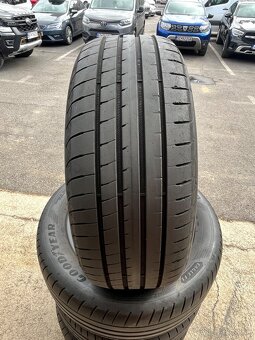 235/55 r18 100V - 2