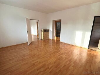 1/2 PODIELU V RD- 180000,-eur v TN/samost.byt-1.poschodie - 2