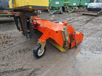 Zametacia kefa na traktor bager - 2