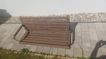 Záhradná drevená lavicka na zevesenie - 2