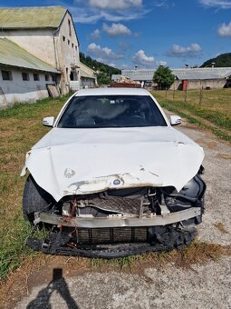 Predám havarovaný Mercedes Benz E220 W212 4 matic - 2