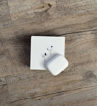 Apple AirPods Pro 2 Lightning Case v Záruke - 2