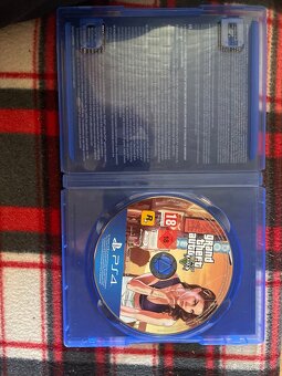 Dobry ďeň predam hry na PS4 - 2