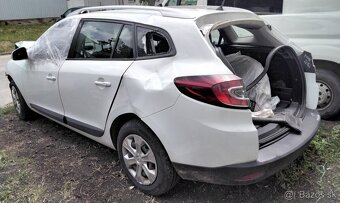 Renault Megane 1.6 2011 predám MOTOR K4MV8, DVERE, NÁRAZNÍK, - 2