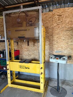 Hydraulicky lis 50T - 2