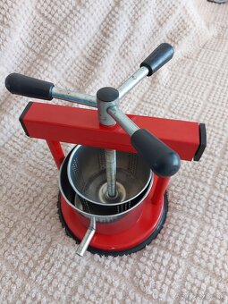 Ručný lis na ovocie - 2