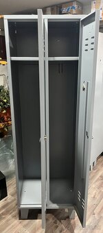 Plechová šatnikova skriňa - 2